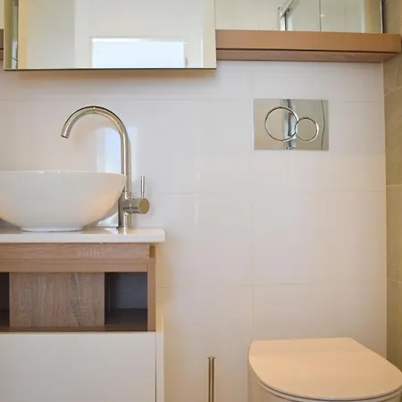 New Build On Beautiful Modern Complex Apartment *