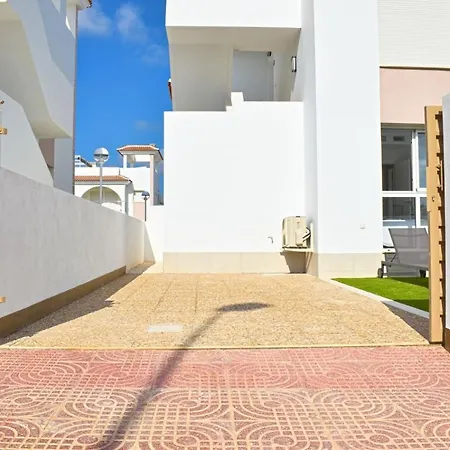 New Build On Beautiful Modern Complex Apartment *