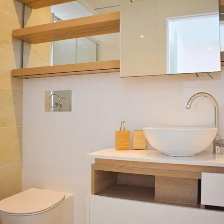 New Build On Beautiful Modern Complex Apartment *